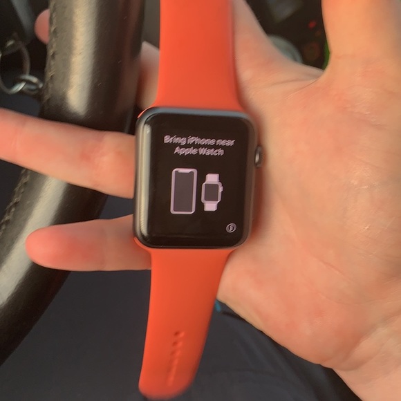Apple Watch 4 44mm - Picture 1 of 2